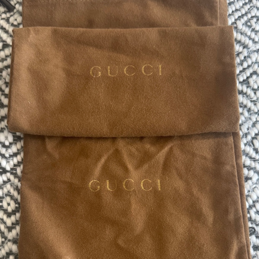 Never worn Gucci Horsebit black heels with gold hardware - Picture 5 of 5
